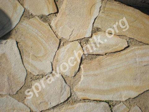 Камень бело-жёлтый с разводами природный натуральный песчаник пл