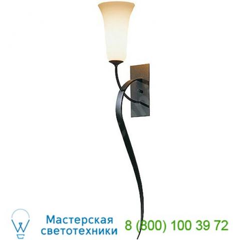 Sweeping taper large wall sconce hubbardton forge 204526-1003, настенный светильник